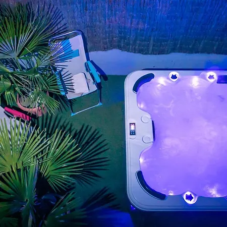 Can Font Con Jacuzzi Holiday home