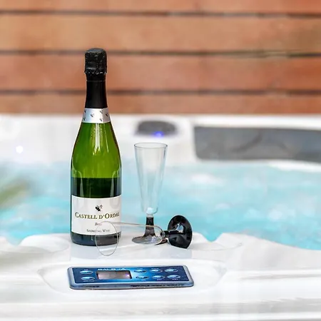 Can Font Con Jacuzzi Hébergement de vacances Les Planes d'Hostoles